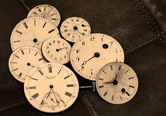 Multi-tasking makes you miss important details and learn less and also leads to mistakes